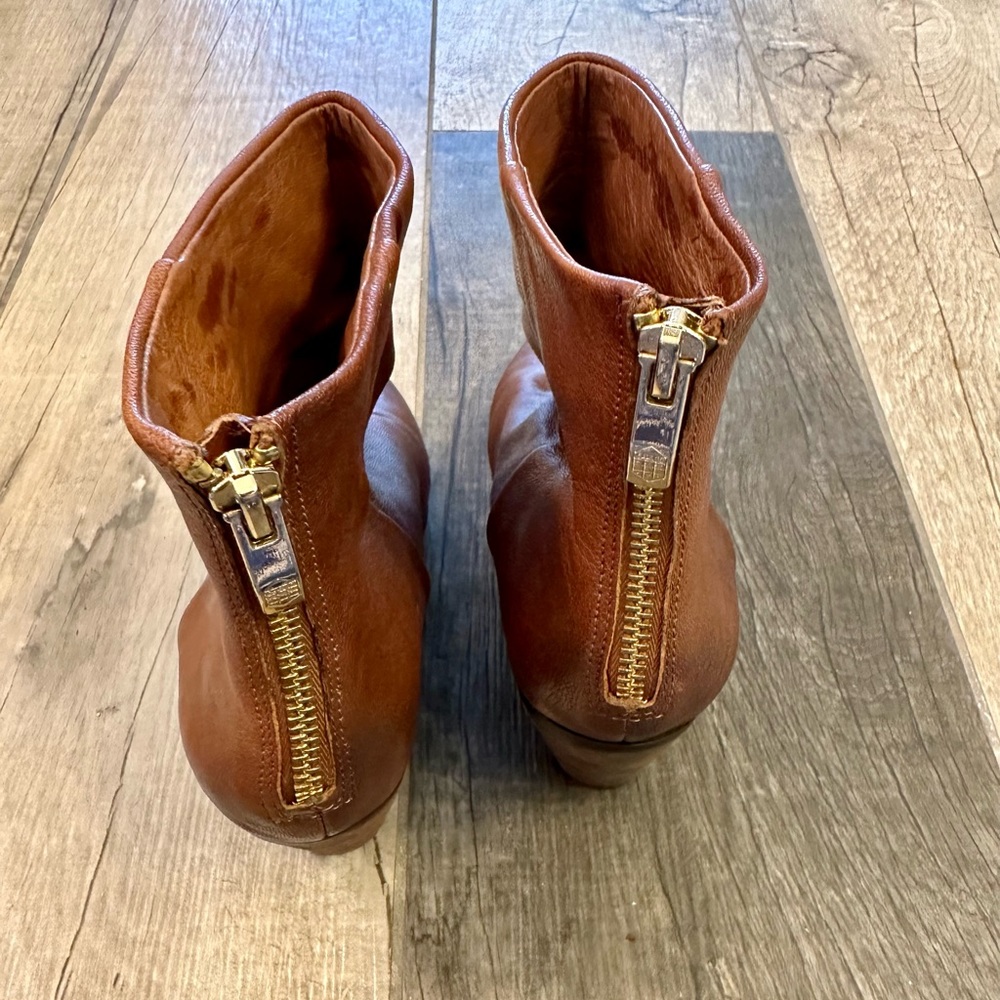 Vince Camuto Fall Ankle Boot Gorgeous Medium Brown Soft Leather W/ Chunky Heel - Picture 9 of 15